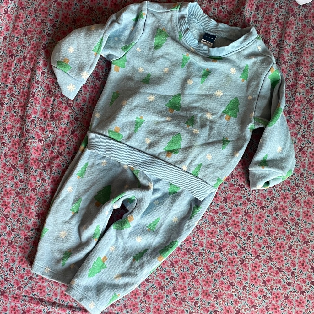 Old Navy Green Tree Print Kids Pajama Set